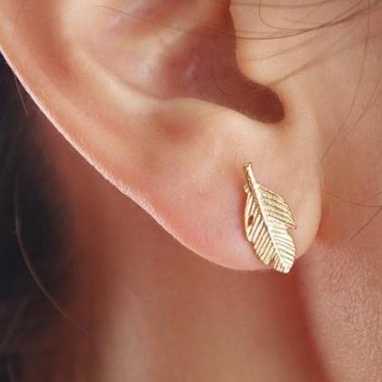 Trendy Fallen Leaves Studs Earrings For Women..